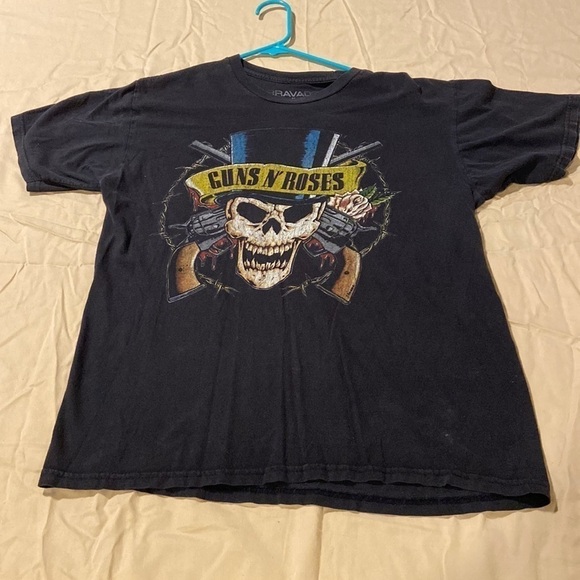 Other - Men’s guns and roses reprint tea in size medium